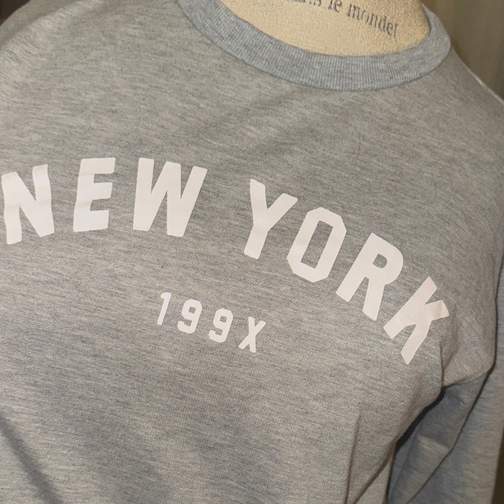 Women’s Small Gray & White New York 199X Longsleeve Top Casual Sweatshirt - Picture 7 of 7